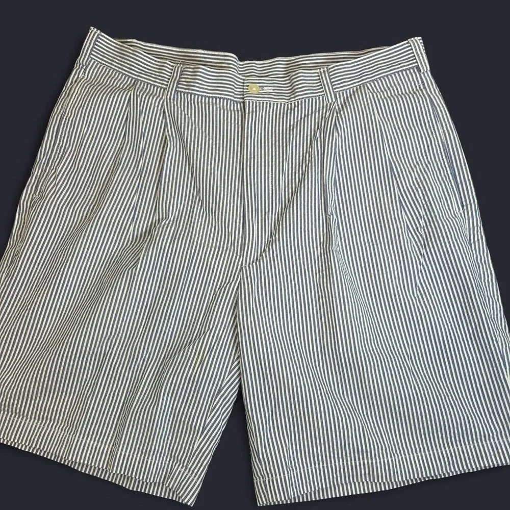 Jos. A. Bank Stay Cool Seersucker Pleated Shorts – Size 38